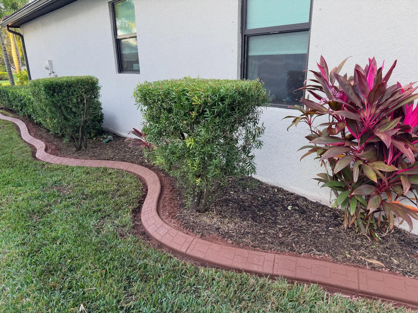 Concrete Edging And Curbing Install (7)